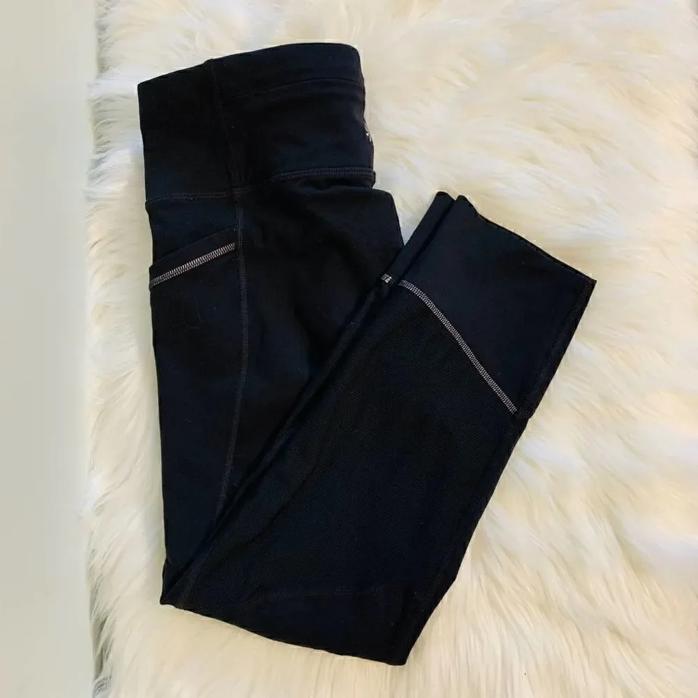 Athleta Black Relay Capri w/ Pockets & Mesh! 🔥